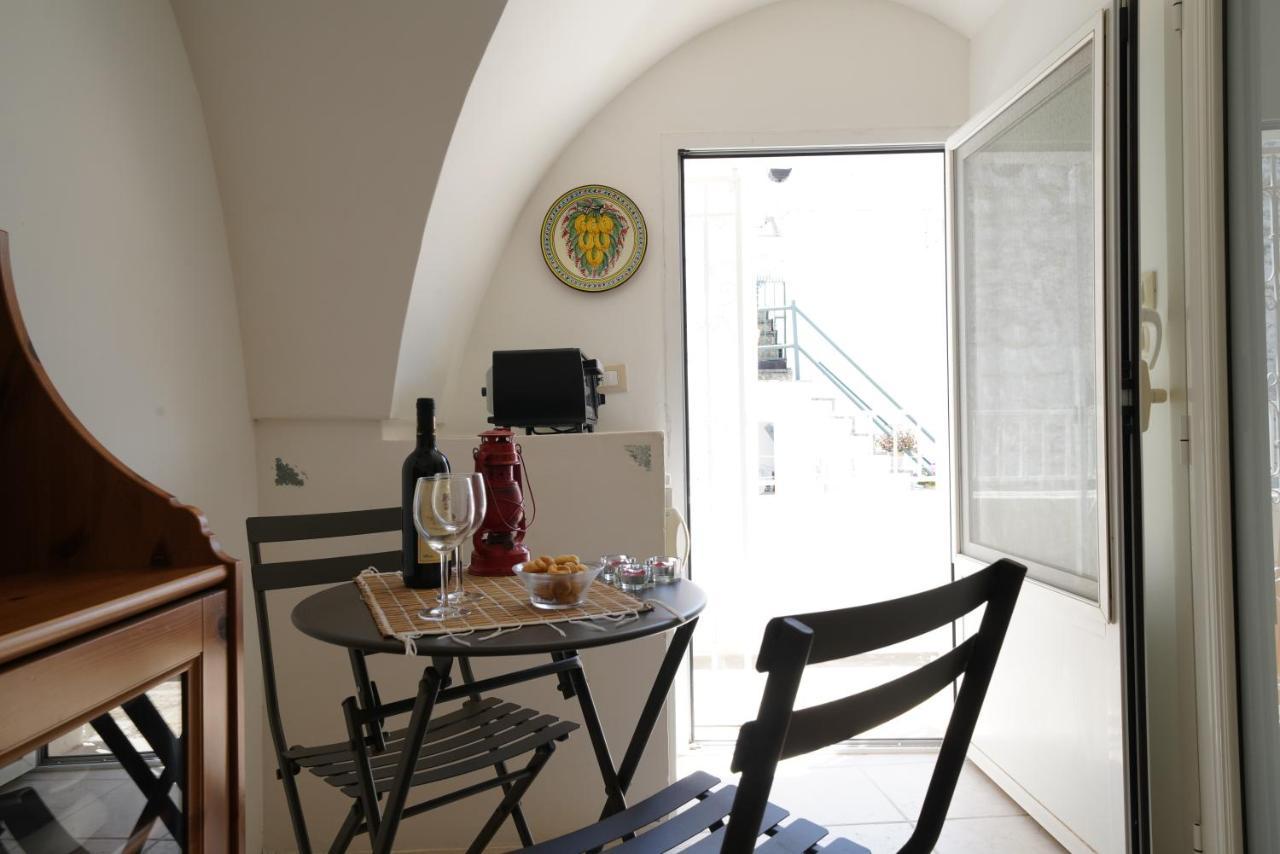 Casa Tea - Nel Cuore Della Citta' Bianca ออสตูนี ภายนอก รูปภาพ